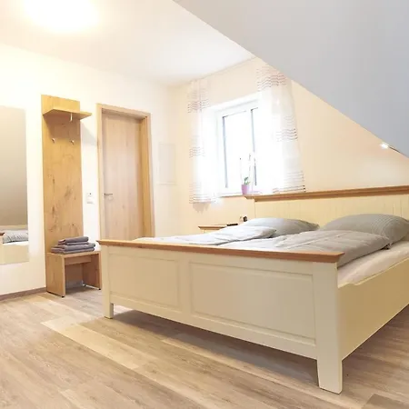 Zur Friedenseiche 3* Aichach